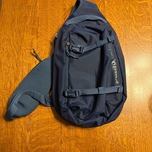 Patagonia Atom 8L Navy Blue Crossbody Sling Bag Daypack